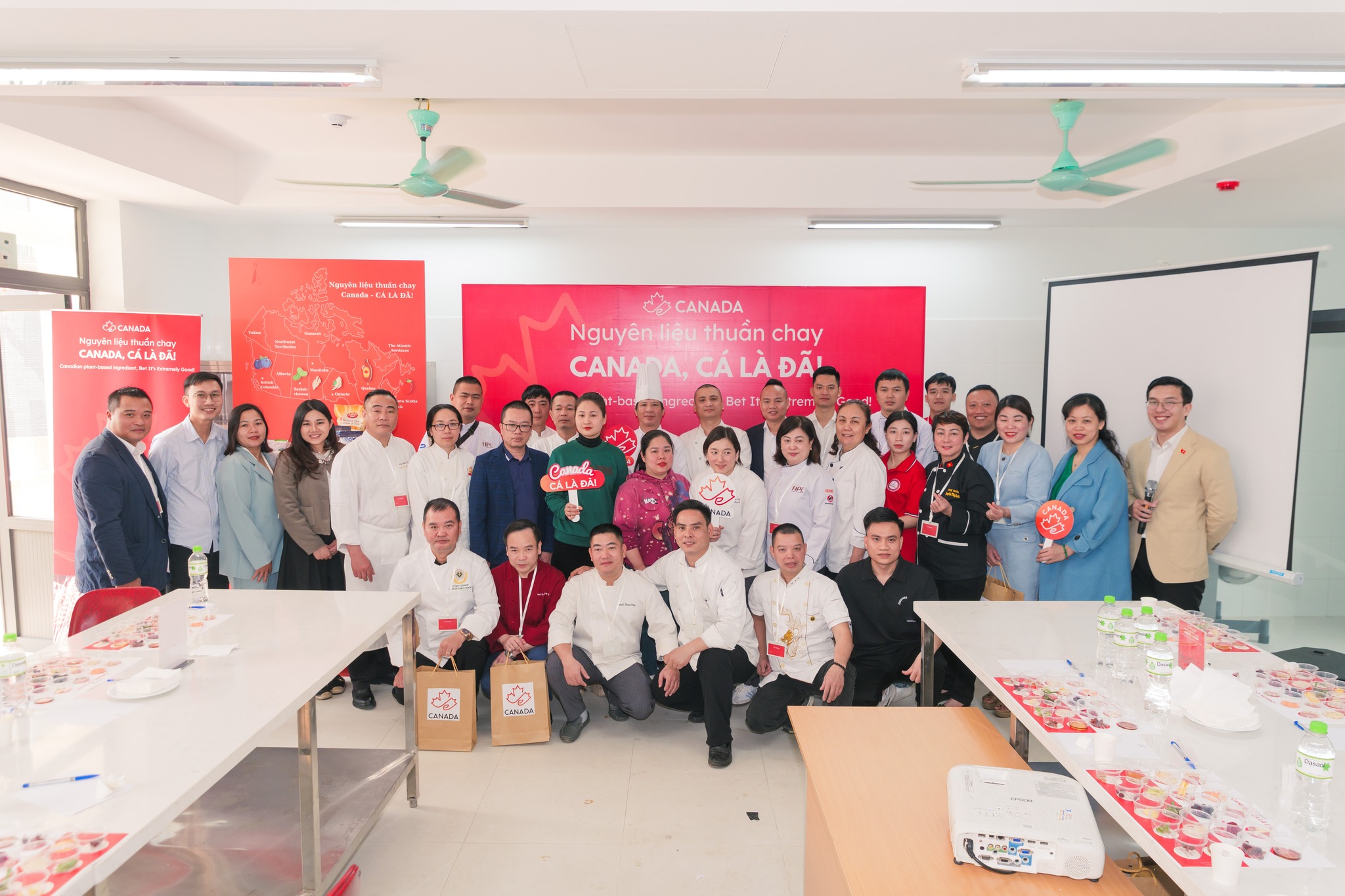 2d-one-to-chuc-chuoi-su-kien-nguyen-lieu-thuan-chay-canada-ca-la-da-tai-ha-noi